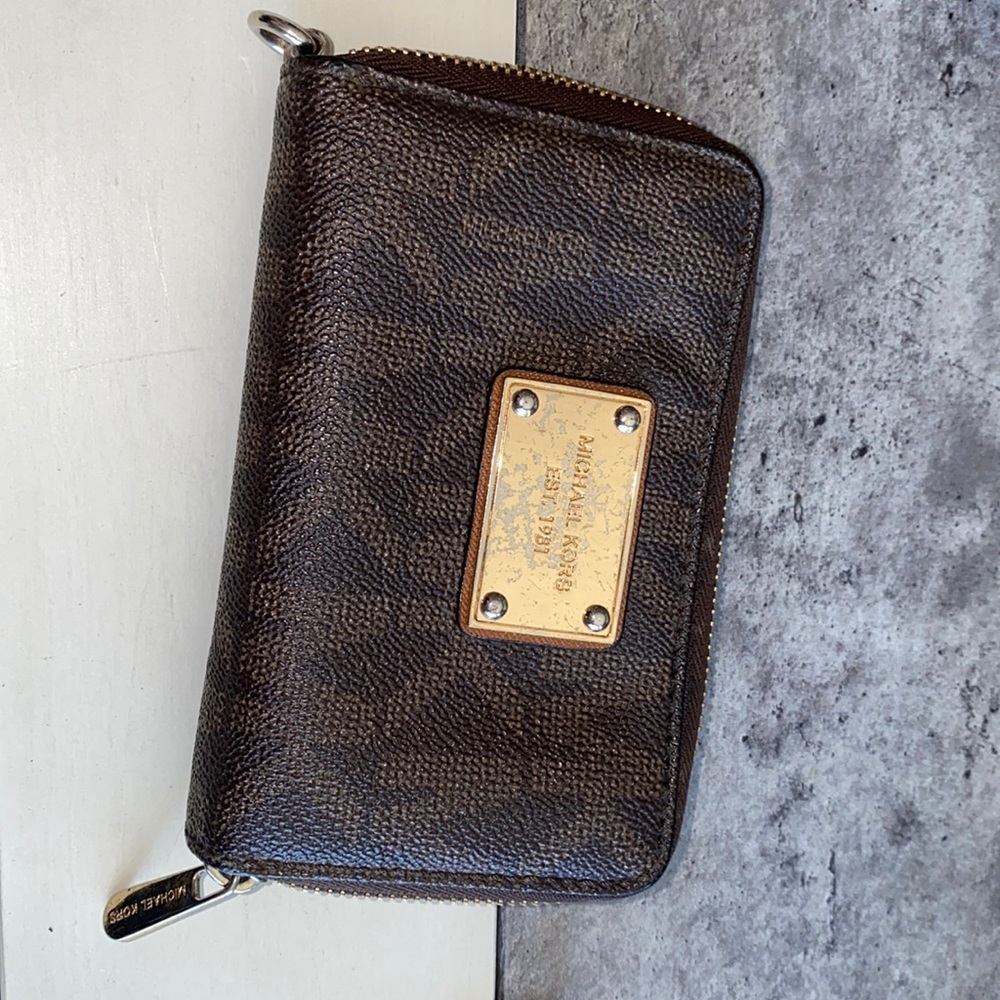 Michael Kors woman’s wallet